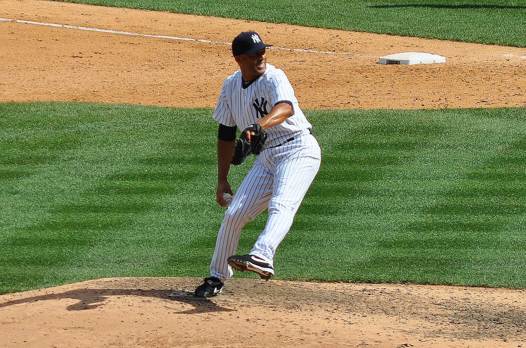 Mo! Mariano Rivera, number 42. A living Legend whether you're a