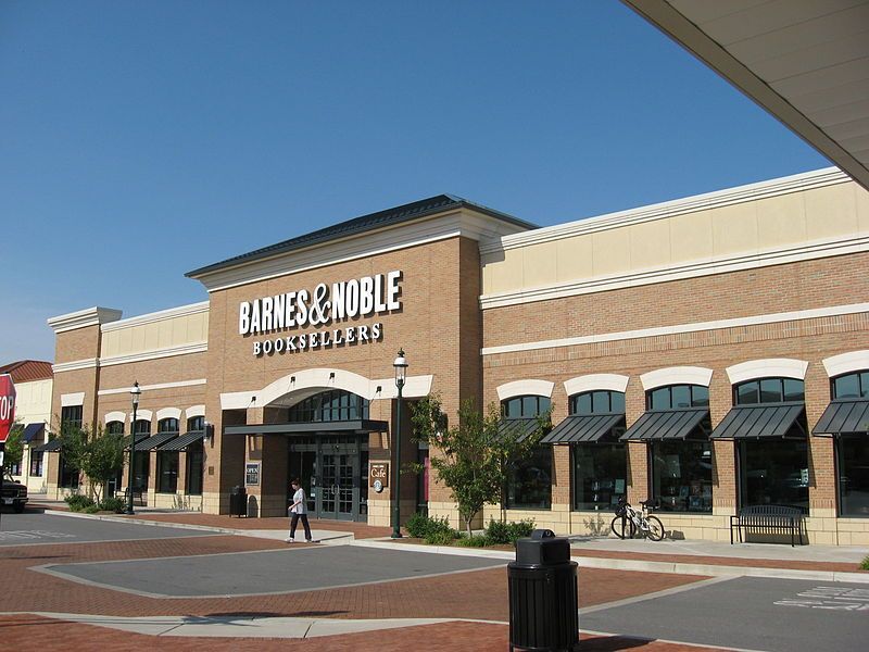 A flagship Barnes & Noble, like this one, in the Flatiron district closed, which shows a larger online trend in education. (Photo Courtesy of Wikimedia)