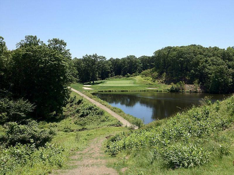 The Rams faced rainy weather throughout their rounds at the Yale Golf Course, but were still able to  take strokes off their game. (Courtesy of Wikimedia Commons) 