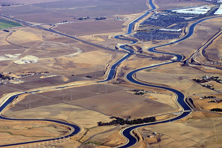 An aerial view of the California Aqueduct at the Interstate 205 crossing west of Tracy. Courtesy of Wikimedia