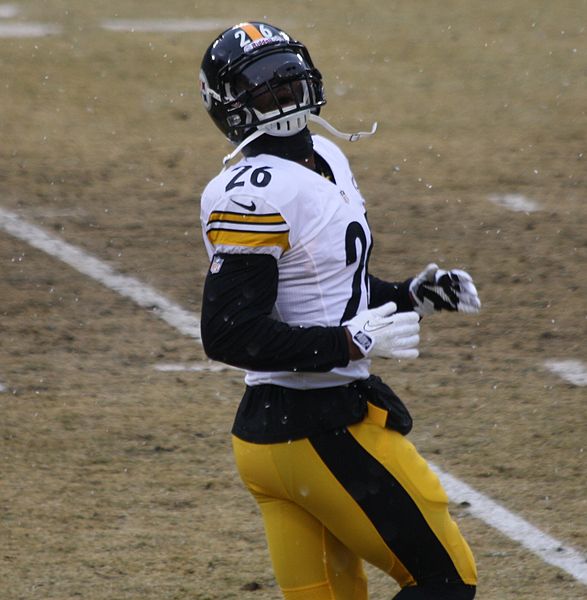 LeVeon Bell is one of many NFL players whose name has been turned into bad fantasy team name pun. Courtesy of Wikimedia