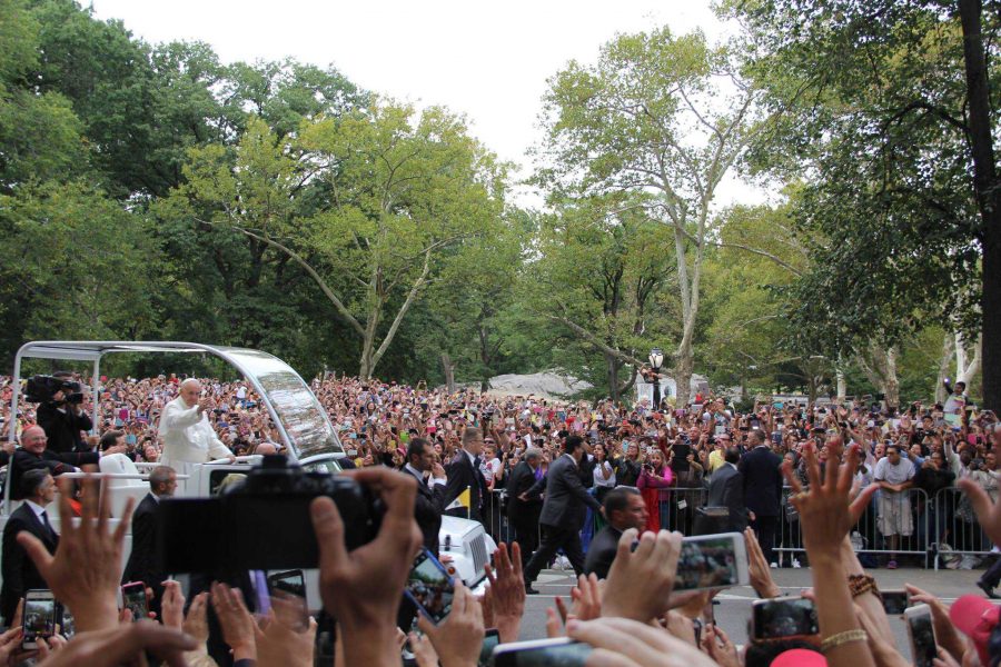 Pope Francis rode in a motorcade through Central Park on Friday, Sept. 25. Casey Chun/The Fordham Ram