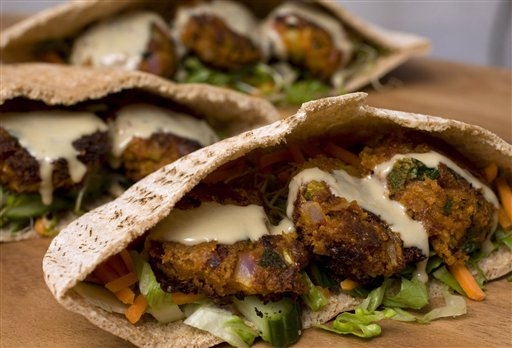 **FOR USE WITH AP LIFESTYLES**  Sun-dried Tomato Falafel in Pita is seen in this Sunday, May 18, 2008 photo.   Beverly Lynn Bennetts recent book, Vegan Bites, helps vegans with small-batch recipes like this Sun-dried Tomato Falafel in Pita.   (AP Photo/Larry Crowe)