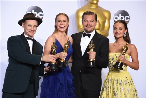 The winning actors pose with their Oscars at the 88th Academy Awards. Jordan Strauss/AP