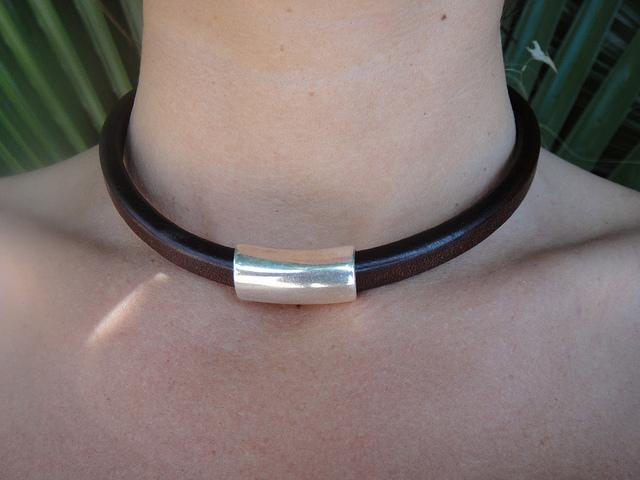 Chokers are making a huge comeback this season, only a part of the 90’s trend. (Courtesy of Flickr)