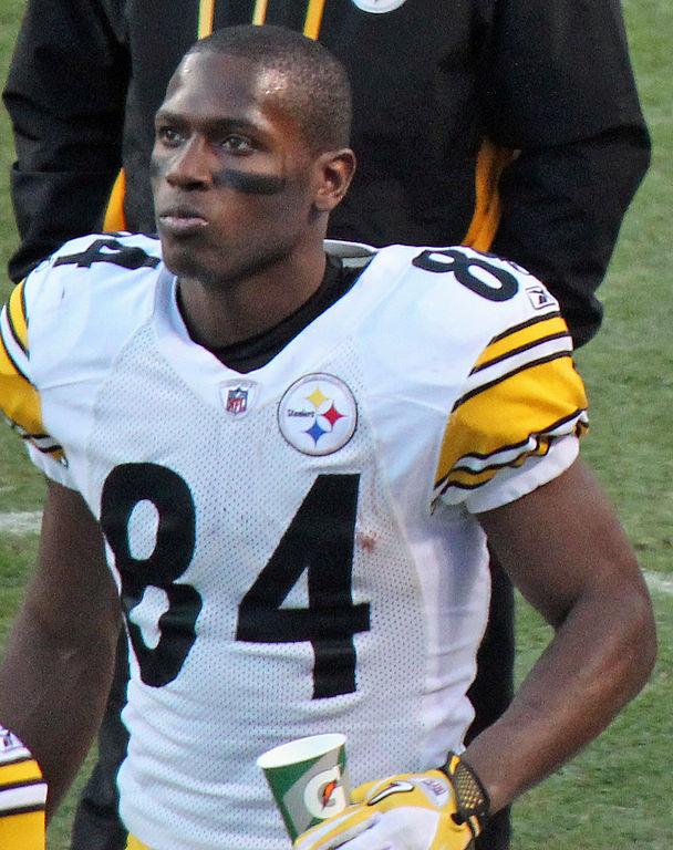 Through+two+weeks+of+the+season%2C+Steelers+wide+receiver+Antonio+Brown+has+made+headlines+for+both+his+catches+and+his+celebrations.+%28Courtesy+of+Wikimedia%29