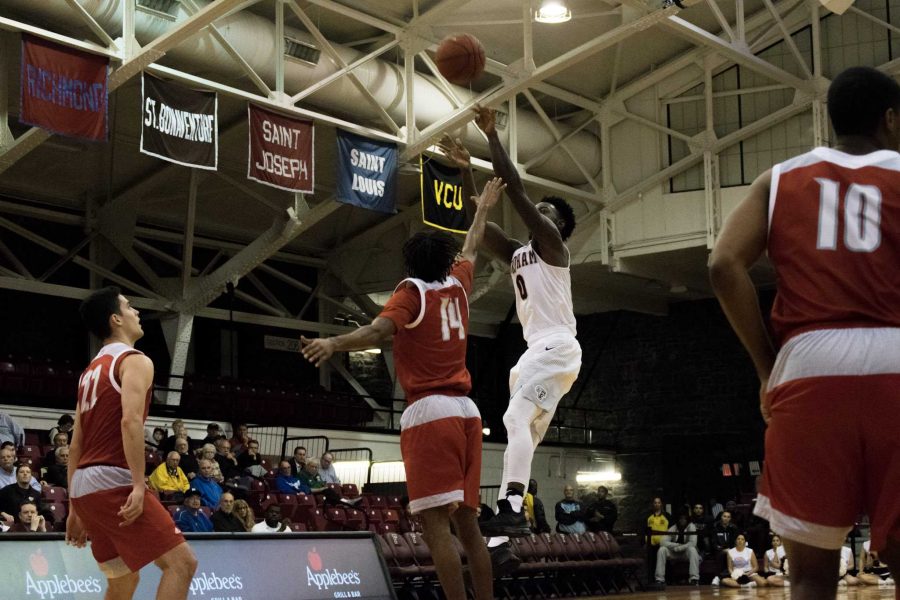 Antwoine Anderson pulls up for a jumper against Sacred Heart. (Andrea Garcia/The Fordham Ram)