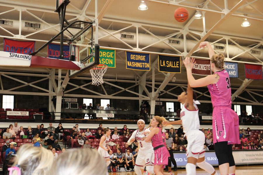 Kate Kresslina (shooting) scored 19 total points in wins vs St. Joe’s and UMass (Courtesy of Erin McGreevey/The Fordham Ram). 