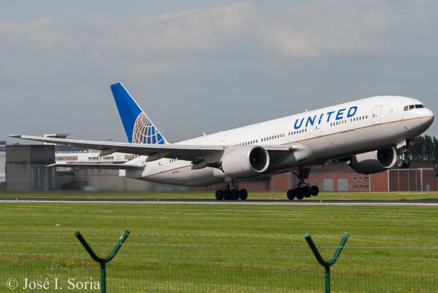 Commercial airlines, such as United, need to do a better job of accommodating their passengers without overbooking flights. (Courtesy of Flickr)