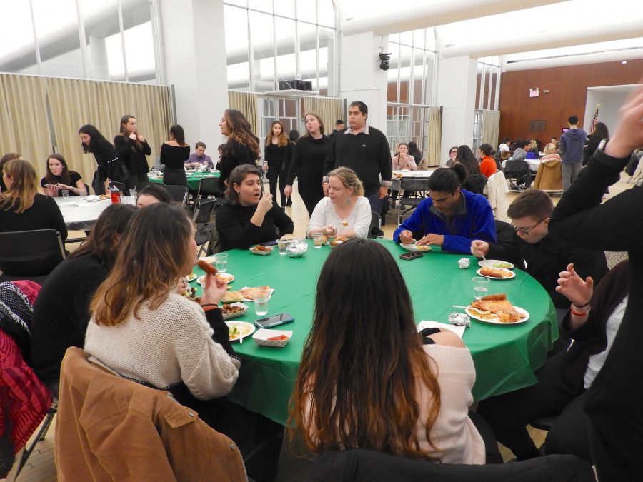 Students+mingle+at+the+FDM+Promotional+Dinner+to+support+of+pediatric+cancer+research.+%28Courtesy+of+Claire+Polacheck+for+The+Fordham+Ram%29