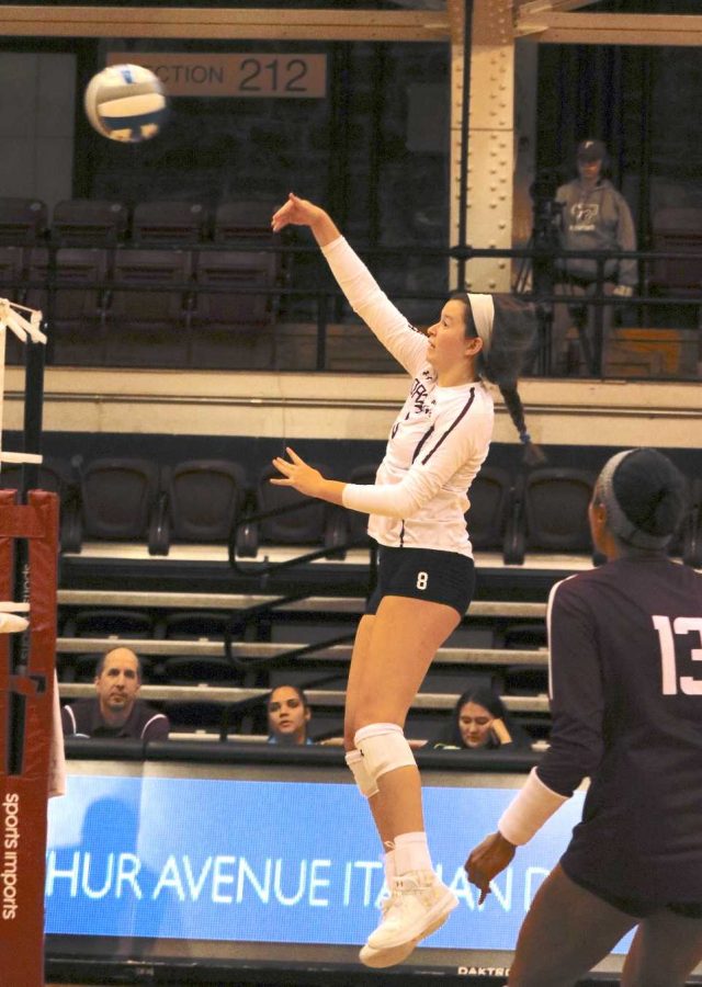 Fordhams volleyball team lost to Dayton and Saint Louis last week (Julia Comerford/The Fordham Ram).