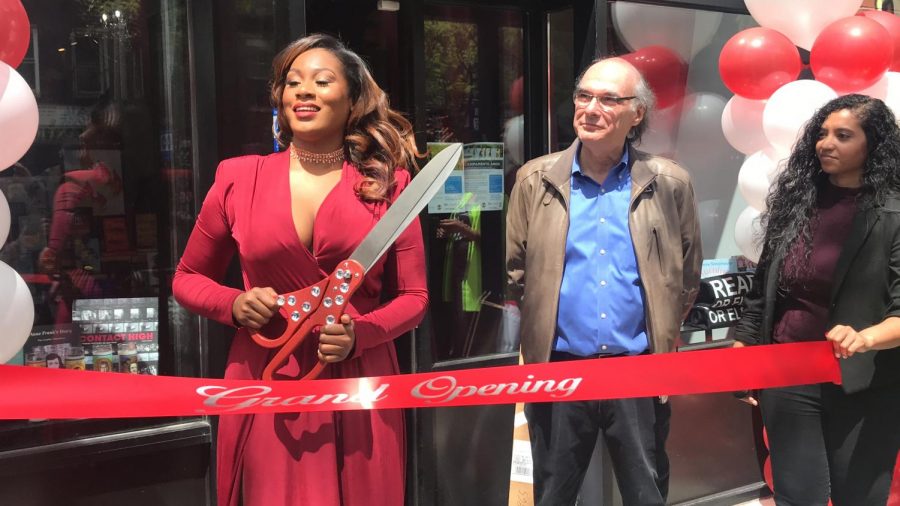 Noëlle Santos cuts the ribbon at the grand opening of Lit. Bar. (Photo courtesy of Eliot Schiaparelli)