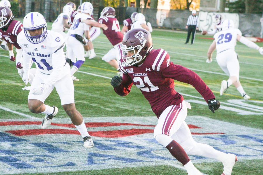 Football Allows Huge Fourth Quarter in Holy Cross Loss