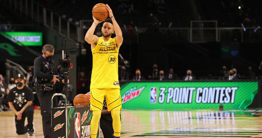 This year, the NBA All-Star weekend featured a show stopping three-point contest with Curry emerging atop as a prime example of the NBAs new shooting-oriented direction. (Courtesy of Twitter)