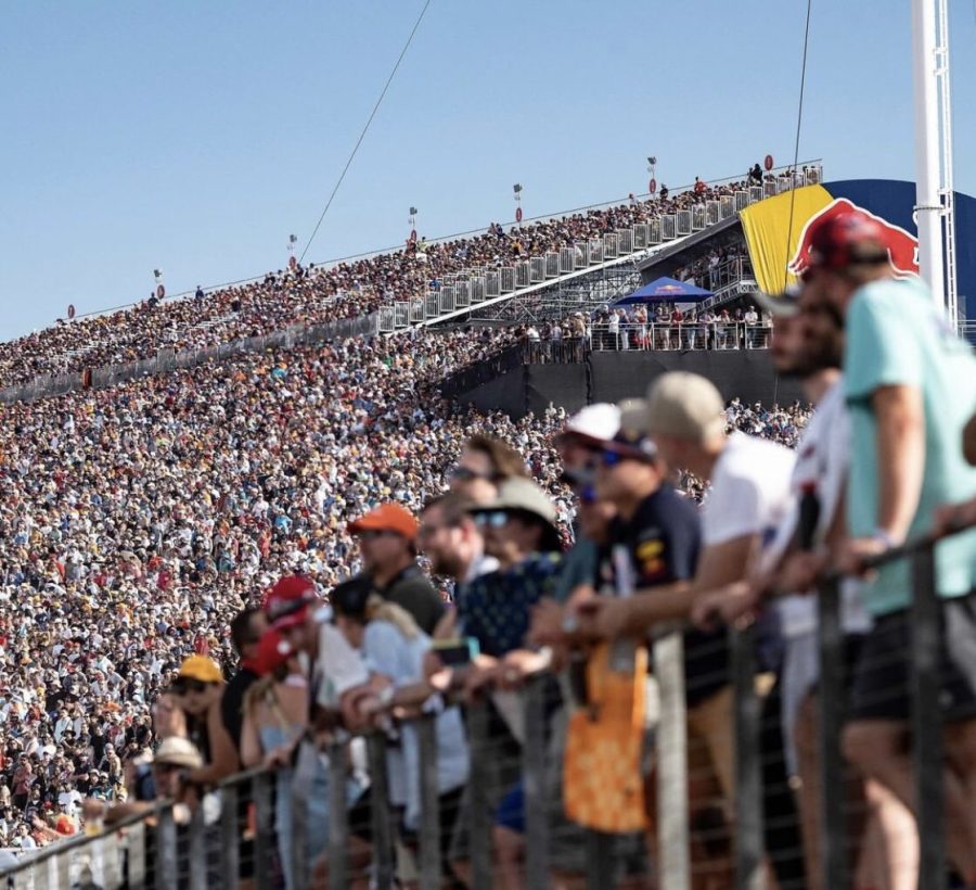Throughout+the+race+weekend%2C+over+400%2C000+people+attended+the+United+States+Grand+Prix%2C+the+highest+attendance+ever+in+F1+history+%28courtesy+of+Twitter%29.