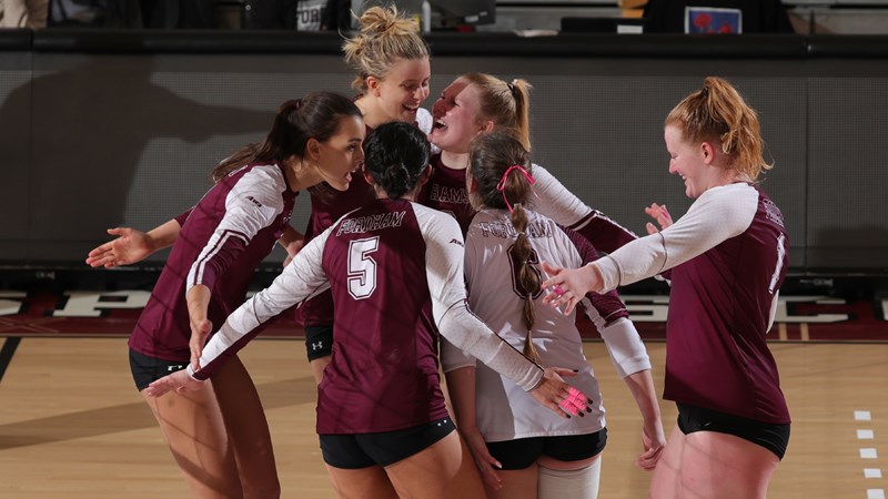 The volleyball team split its two games between Dayton and Duquesne (courtesy of Fordham Athletics).