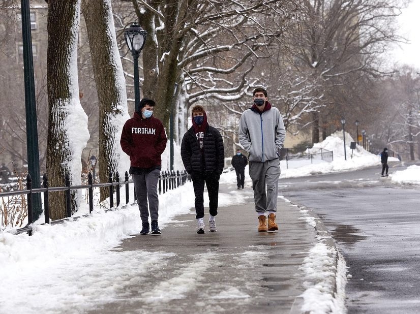Fordham students and staff return to a fully in-person semester despite Omicron variant breakout.