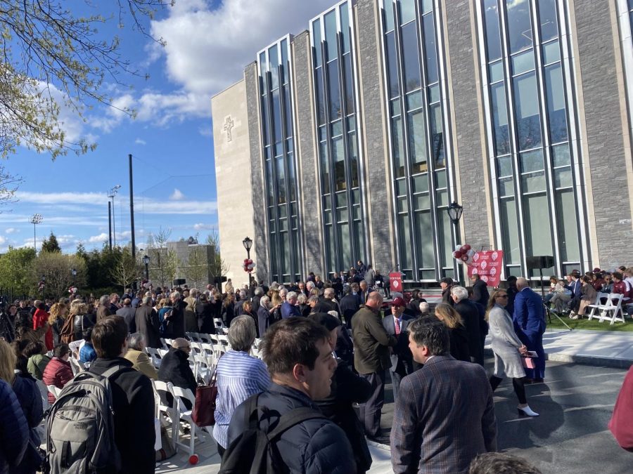 The dedication ceremony was held outside of the campus center. (Courtesy of Isabel Danzis/ The Fordham Ram) 