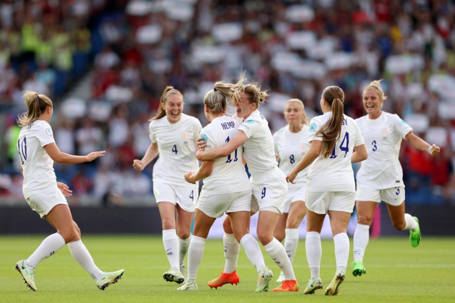 The+Lionesses+pose+a+threat+to+the+dominance+of+the+USWNT.+%28Courtesy+of+Twitter%29