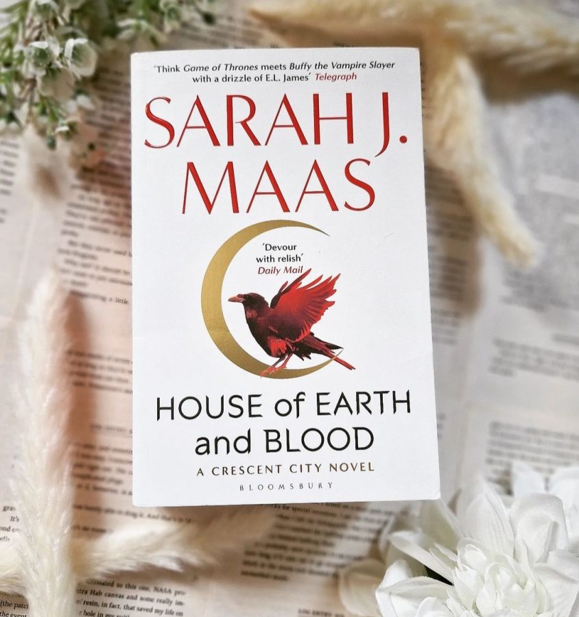 Sarah+J.+Mass+returns+to+the+fantasy+genre+with+House+of+Earth+and+Blood.+%28Courtesy+of+Instagram%29