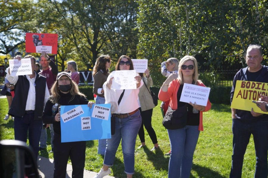 A group of parents and faculty protested the vaccine mandate. (Courtesy of Nicoleta Papavasilakis/The Fordham Ram)