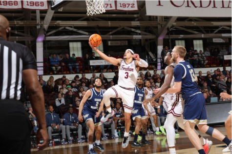Darius Quisenberry attacks the George Washington defense in an 85-70 win at the Rose Hill Gym. (Courtesy of Fordham Athletics)