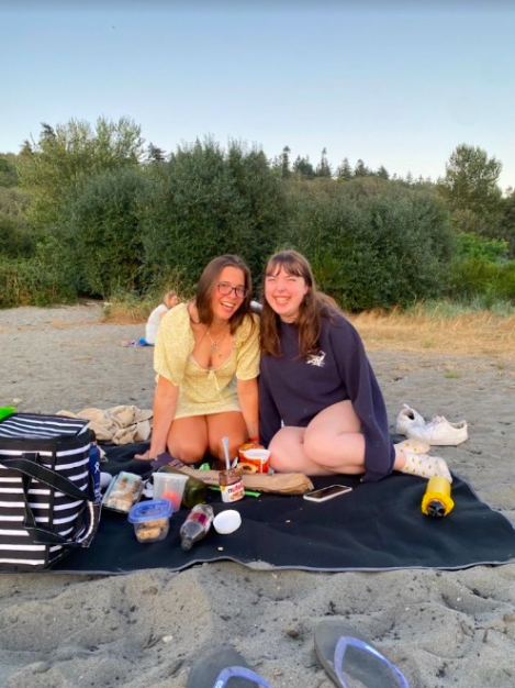 Hinck, left, having a picnic with her friends on a Washington beach. (Courtesy of Anna Hinck/The Fordham Ram)