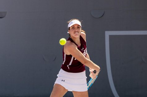 Women’s Tennis Finishes Last Home Match On Top
