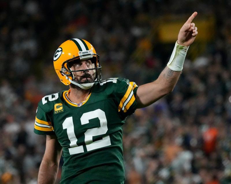 Rodgers+says+goodbye+to+his+longtime+team+the+Green+Bay+Packers.+%28Courtesy+of+Twitter%29