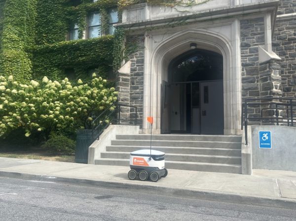 A Starship robot delivers food to Finlay. (Emma Leonardi/The Fordham Ram)
