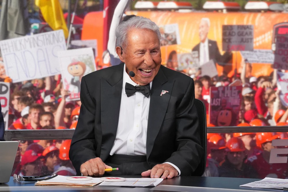 Legendary football broadcaster Lee Corso retired at the age of 90 after one last show.