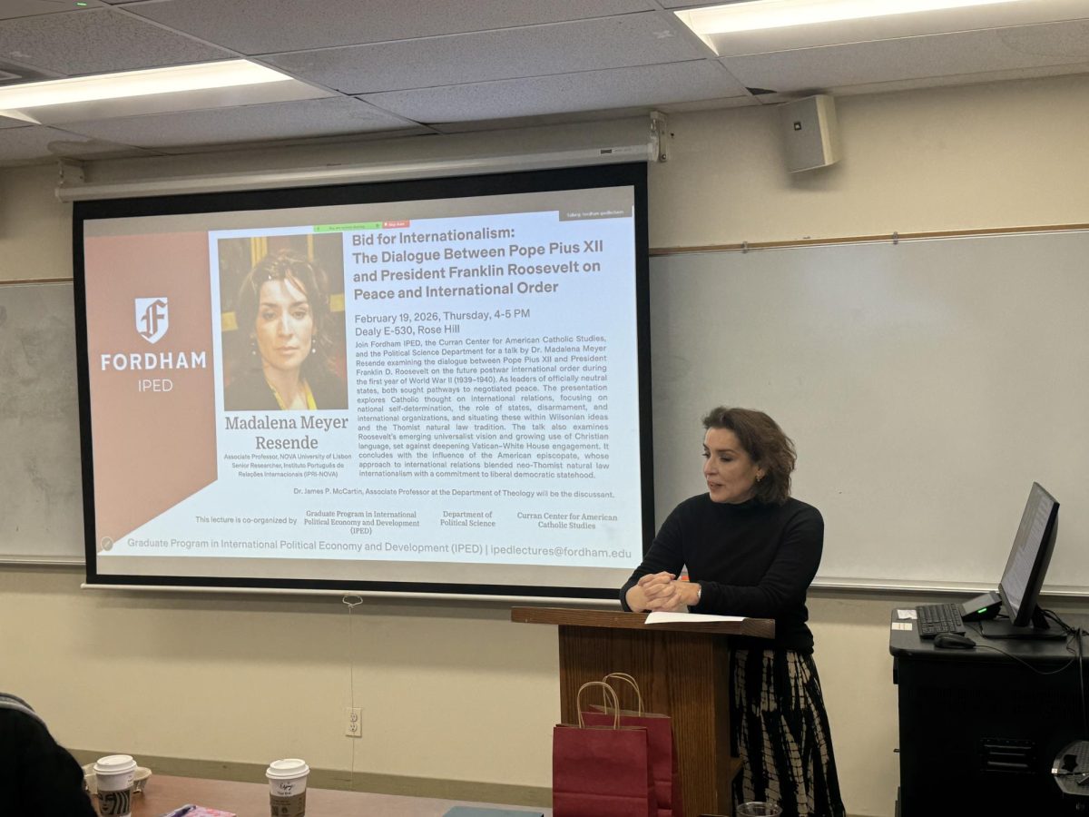 Madalena Meyer Resende, Ph.D., an associate professor at the NOVA University of Lisbon, gave the lecture.